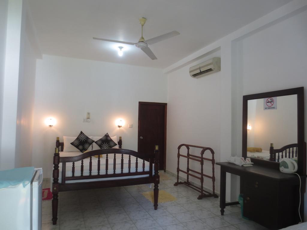 Jungle Holiday Home Hikkaduwa Exterior photo