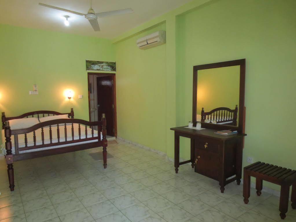 Jungle Holiday Home Hikkaduwa Exterior photo